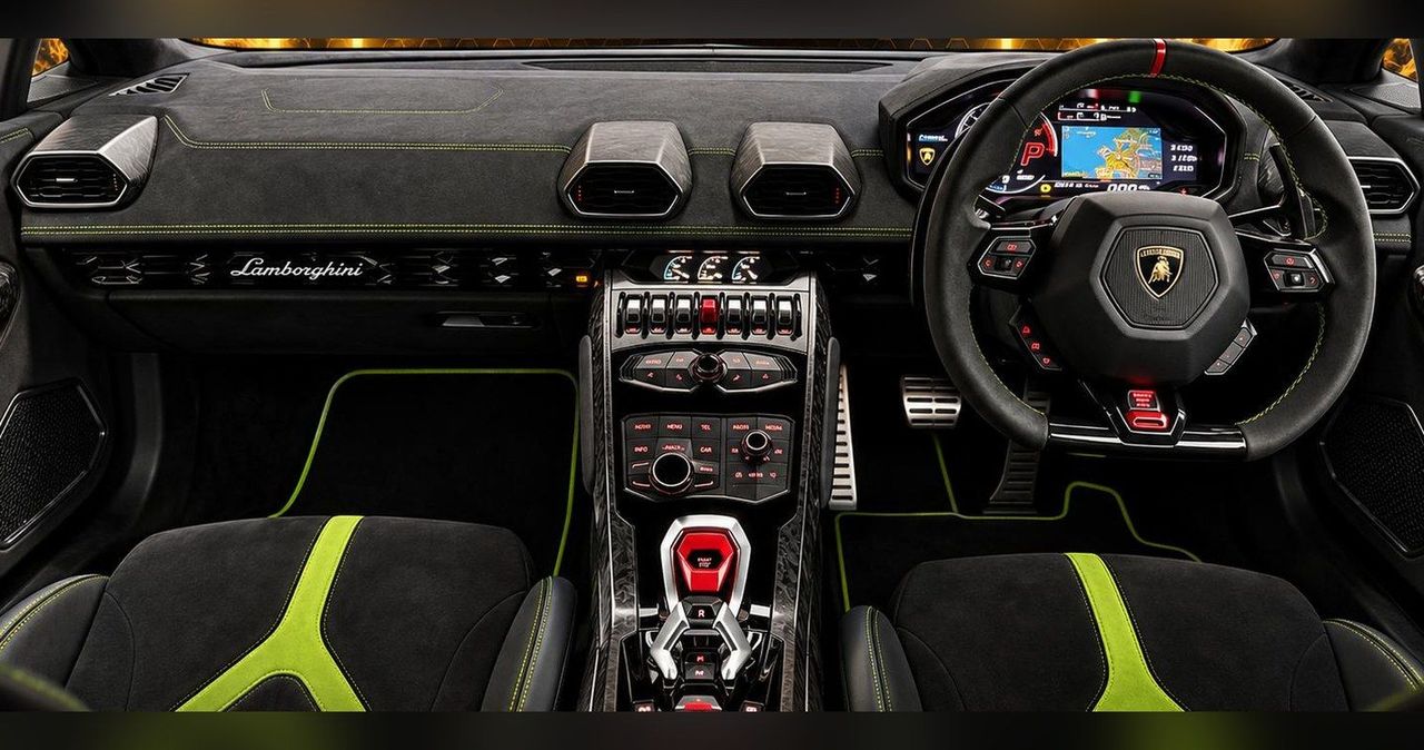 Lamborghini Huracán Performante interior and dashboard