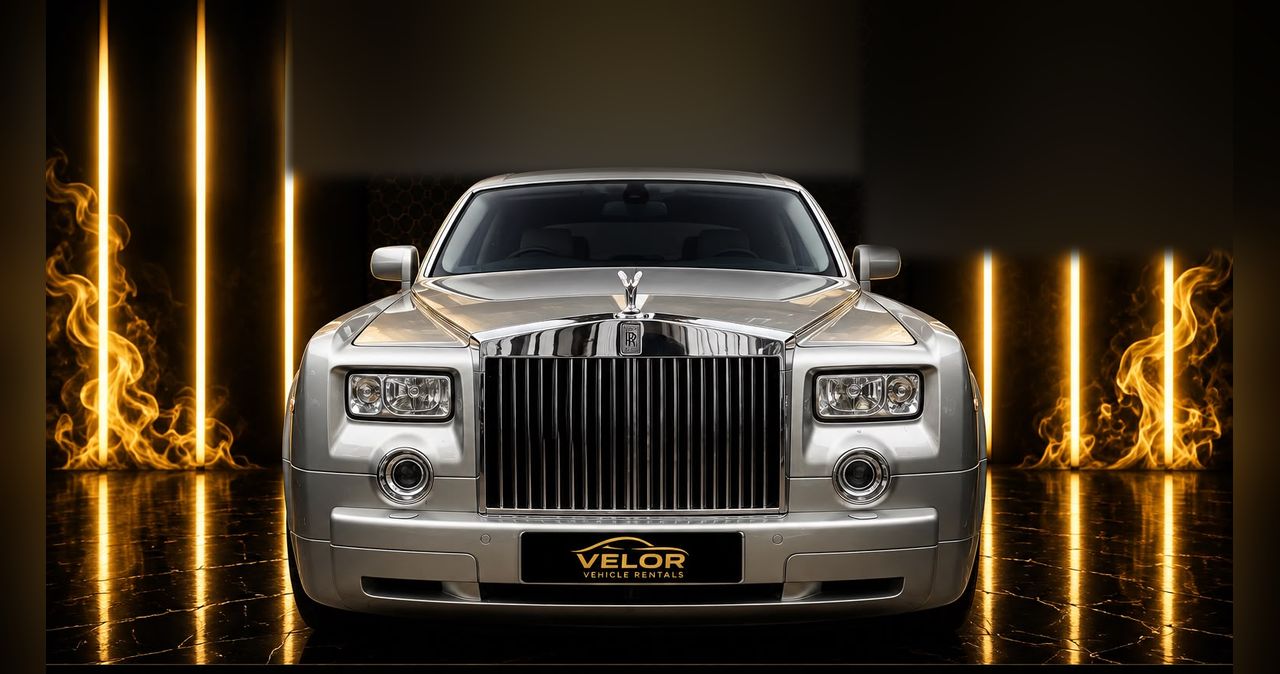Rolls-Royce Phantom (Silver) — front view