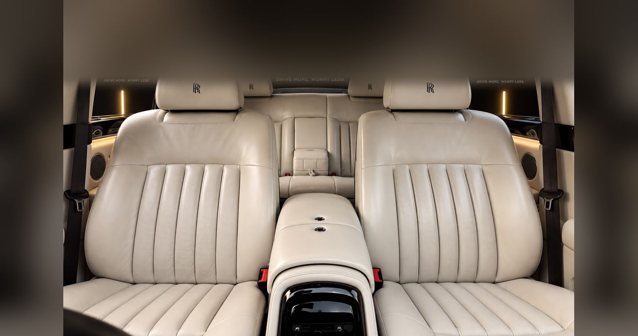 Rolls-Royce Phantom (Silver) sports seats