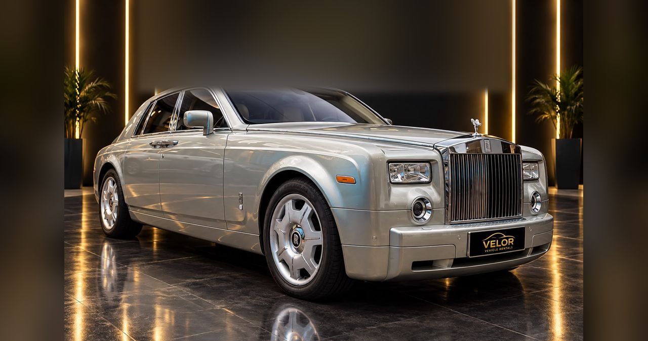 Rolls-Royce Phantom (Silver) three-quarter view