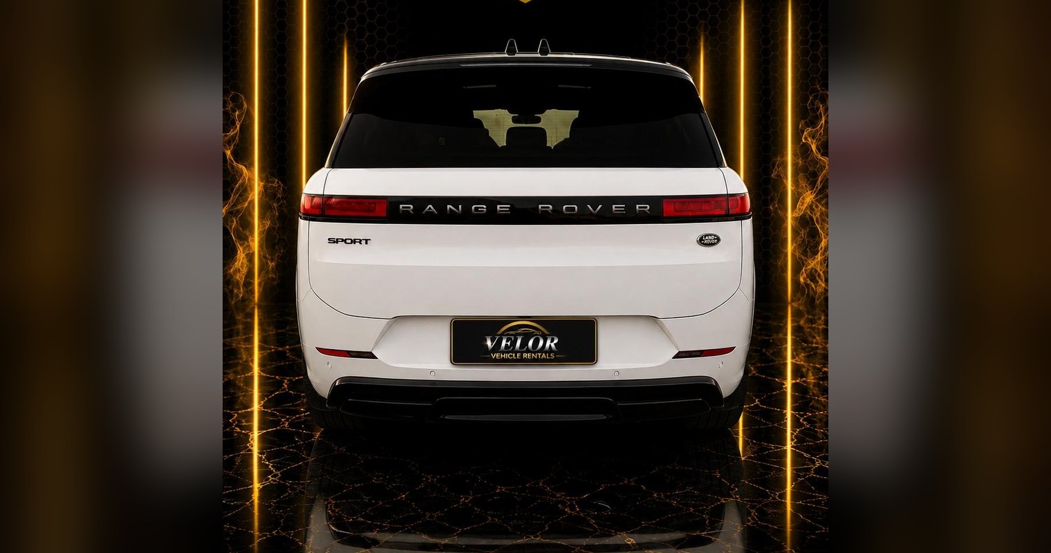 Range Rover Sport D300 Dynamic SE rear view