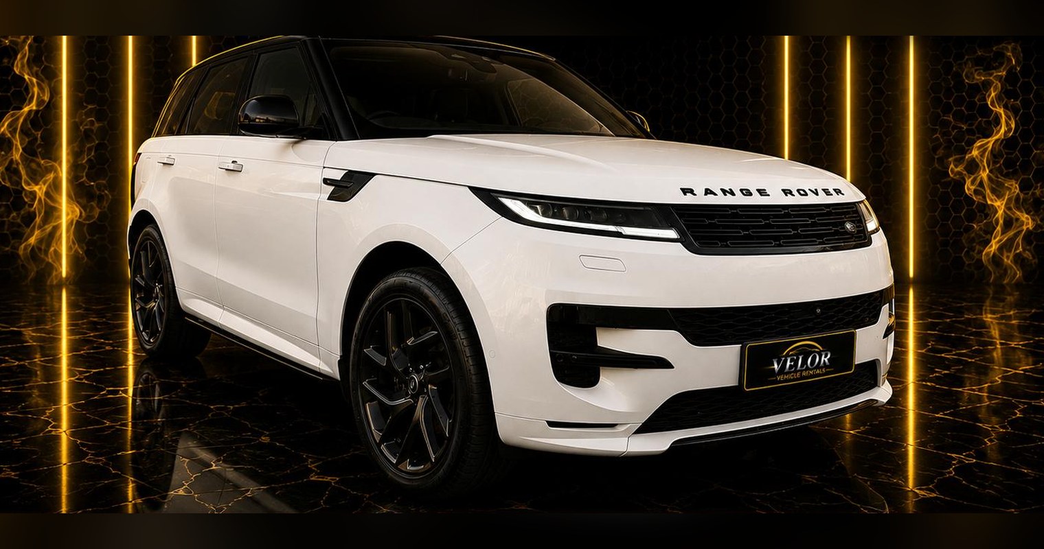 Range Rover Sport D300 Dynamic SE three-quarter view
