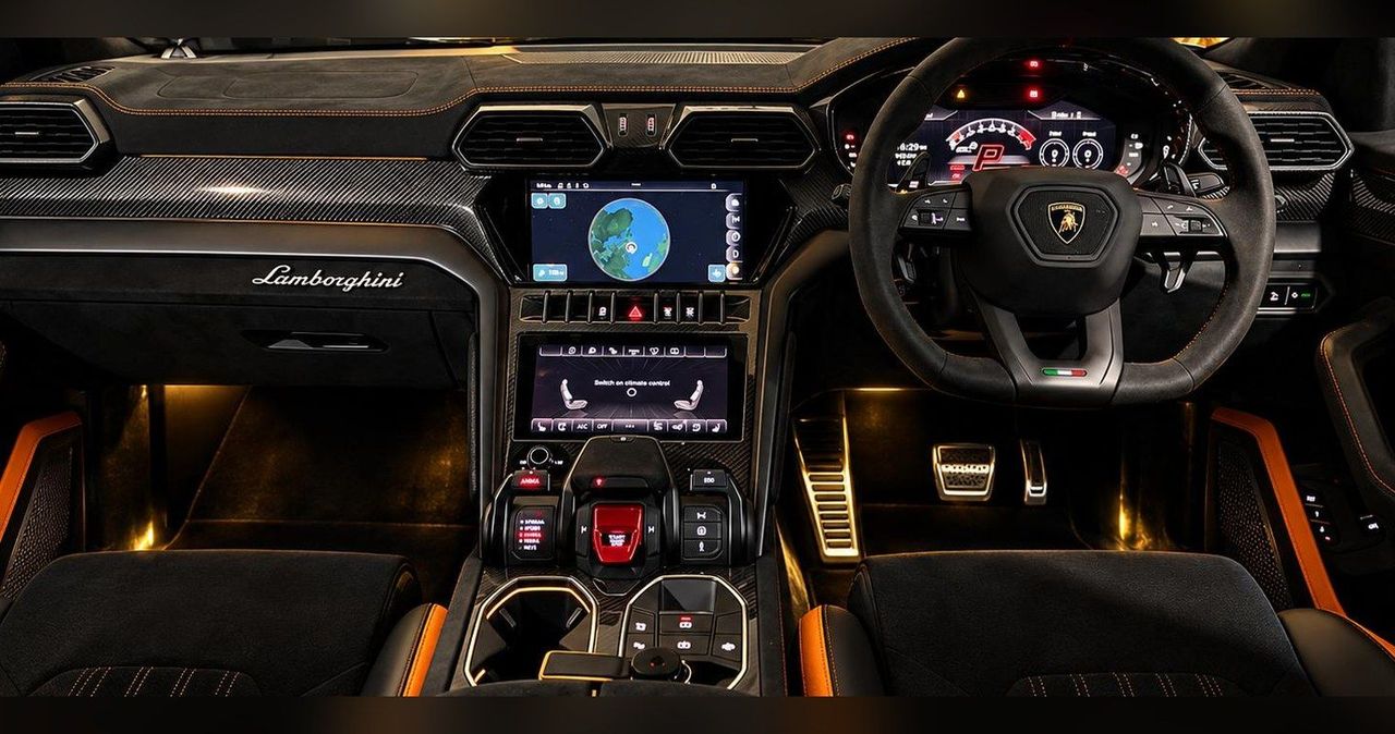 Lamborghini Urus Performante interior and dashboard